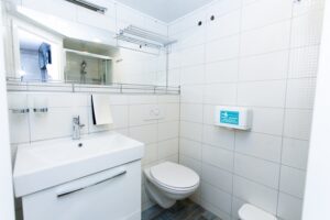 MV Aquamarin ensuite bathroom